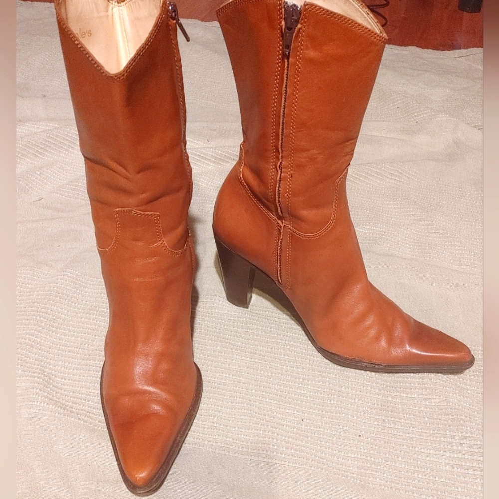Leather ankle boots from Bloomingdale's. Brown, size 8.5